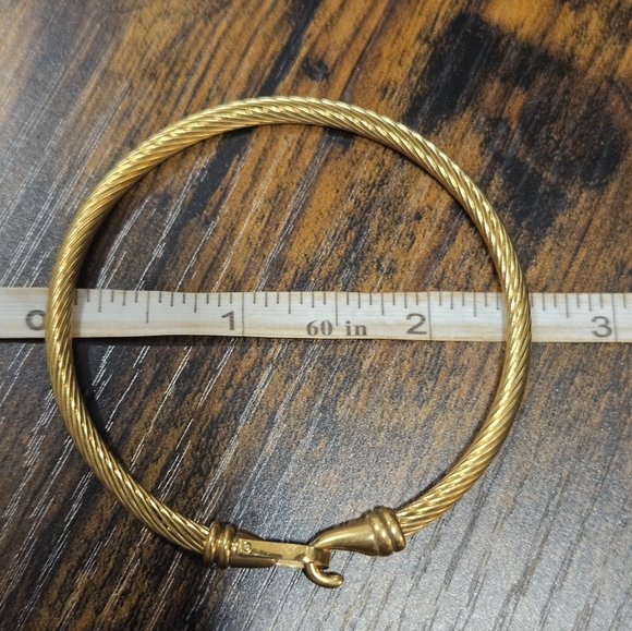 NEW Gold-Tone Stainless Horseshoe Closure Bangle Bracelet - Picture 4 of 5